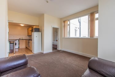 2 bed house, Newport Road, Roath, Cardiff, CF241AH - Image 1